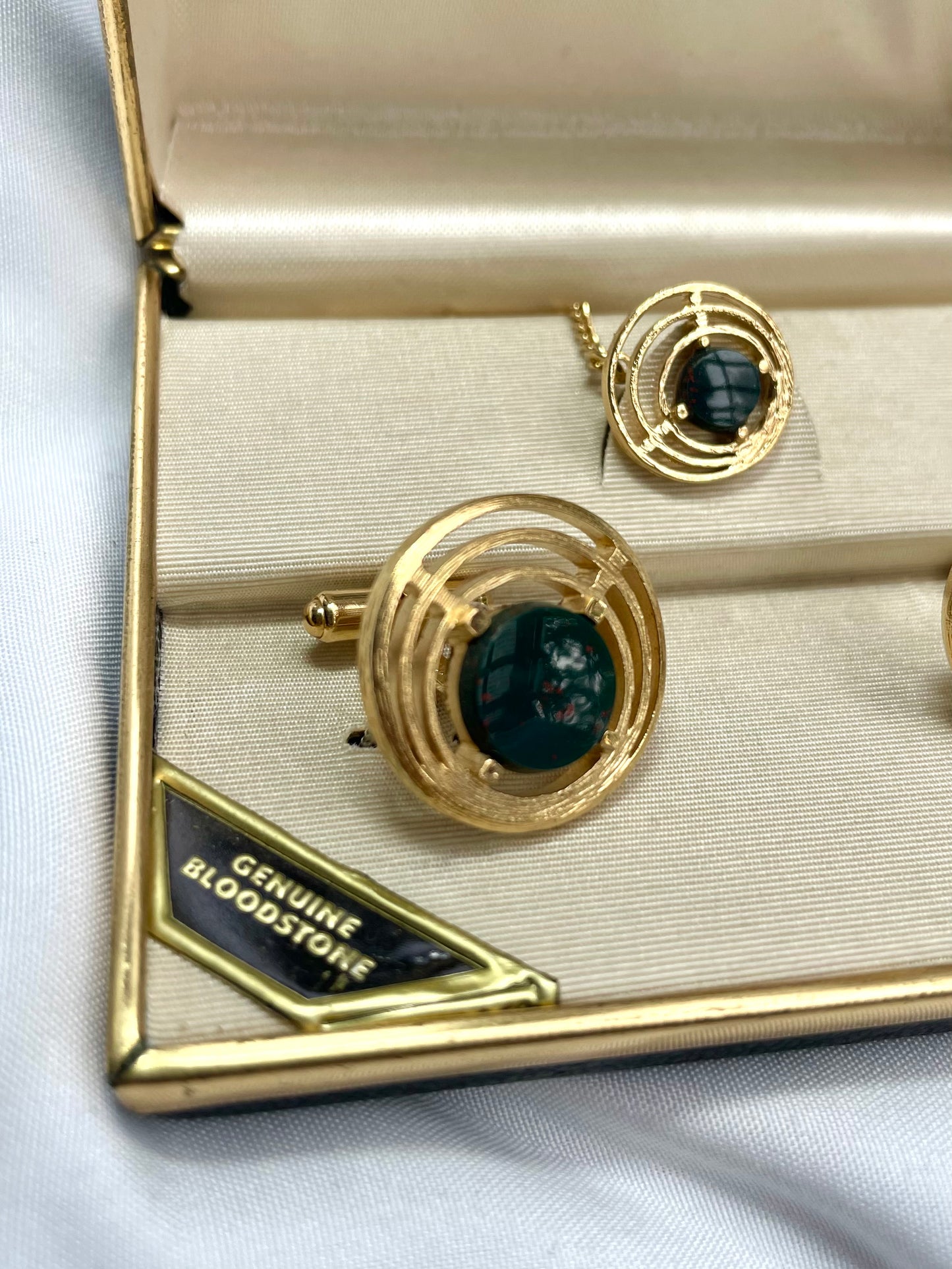 Gold Tone and Bloodstone
Senator Cufflinks & Tie Stud in Box