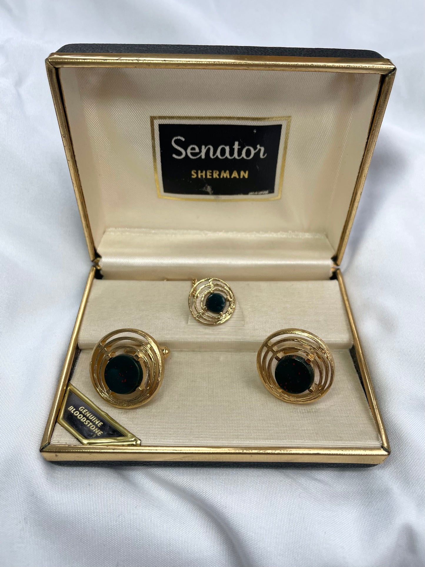 Gold Tone and Bloodstone
Senator Cufflinks & Tie Stud in Box